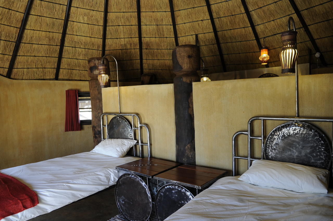 Ongula Village Homestead Lodge Omupumba Екстер'єр фото